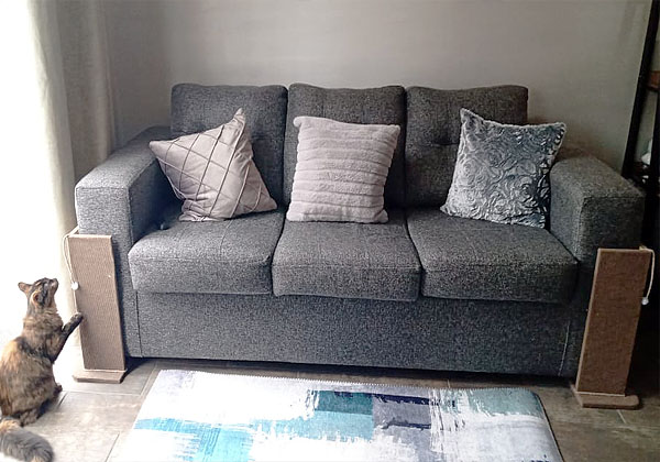 Rascador para gatos esquinero sofá ponpón